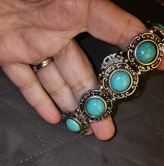 JR DESIGNS TURQUOISE COLOR  EUC silver COLOR BRACELET - Picture 2 of 4